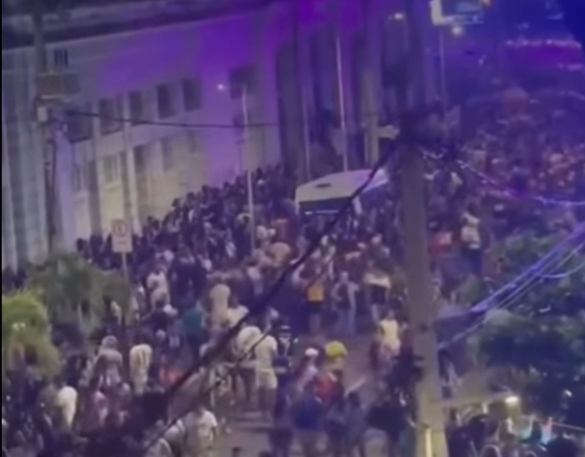 A vítima teria sido agredida por agente da PM que estavam fazendo a segurança do local (Foto: Reprodução/Instagram) A vítima teria sido agredida por agente da PM que estavam fazendo a segurança do local /Foto: Reprodução/Instagram
