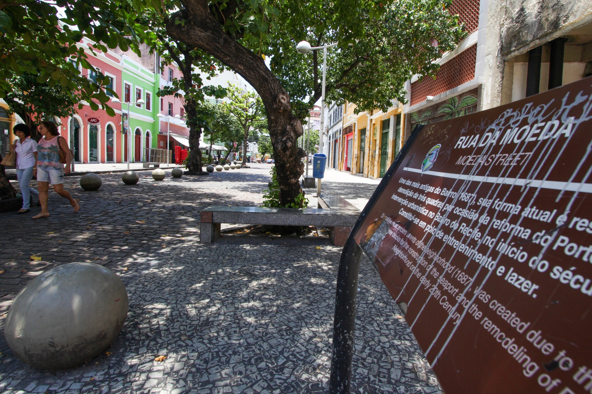 A Rua da Moeda, no Bairro do Recife, ficou conhecida como um reduto da boemia recifense. (Leandro de Santana/Arquivo DP) A Rua da Moeda, no Bairro do Recife, ficou conhecida como um reduto da boemia recifense./Leandro de Santana/Arquivo DP