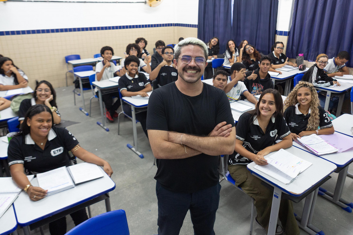 Ígaro D’Ávila, professor de português da ETE Ginásio Pernambucano (Foto: Rafael Vieira / DP Fotos)