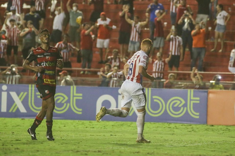 Jogador do Náutico em comemoração de gol contra o Ituano (Tiago Caldas / CNC) Jogador do Náutico em comemoração de gol contra o Ituano/Tiago Caldas / CNC