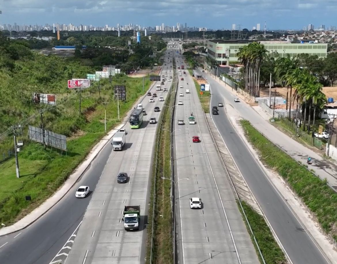 BR-232 é uma das principais estradas que cortam Pernambuco (DER-PE) BR-232 é uma das principais estradas que cortam Pernambuco /DER-PE