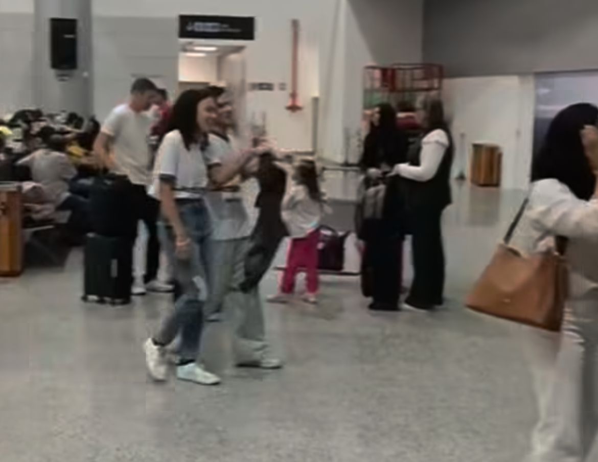 Estudantes foram impedidos de embarcar por não terem passagem (Foto: Reprodução/Instagram) Estudantes foram impedidos de embarcar por não terem passagem /Foto: Reprodução/Instagram