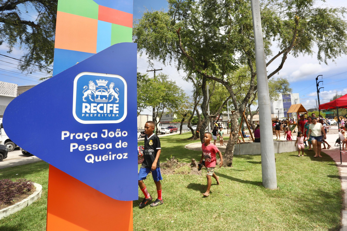 Prefeitura entrega Praça João Pessoa no bairro dos Torrões (Fotos: Hélia Scheppa/Prefeitura do Recife) Prefeitura entrega Praça João Pessoa no bairro dos Torrões/Fotos: Hélia Scheppa/Prefeitura do Recife