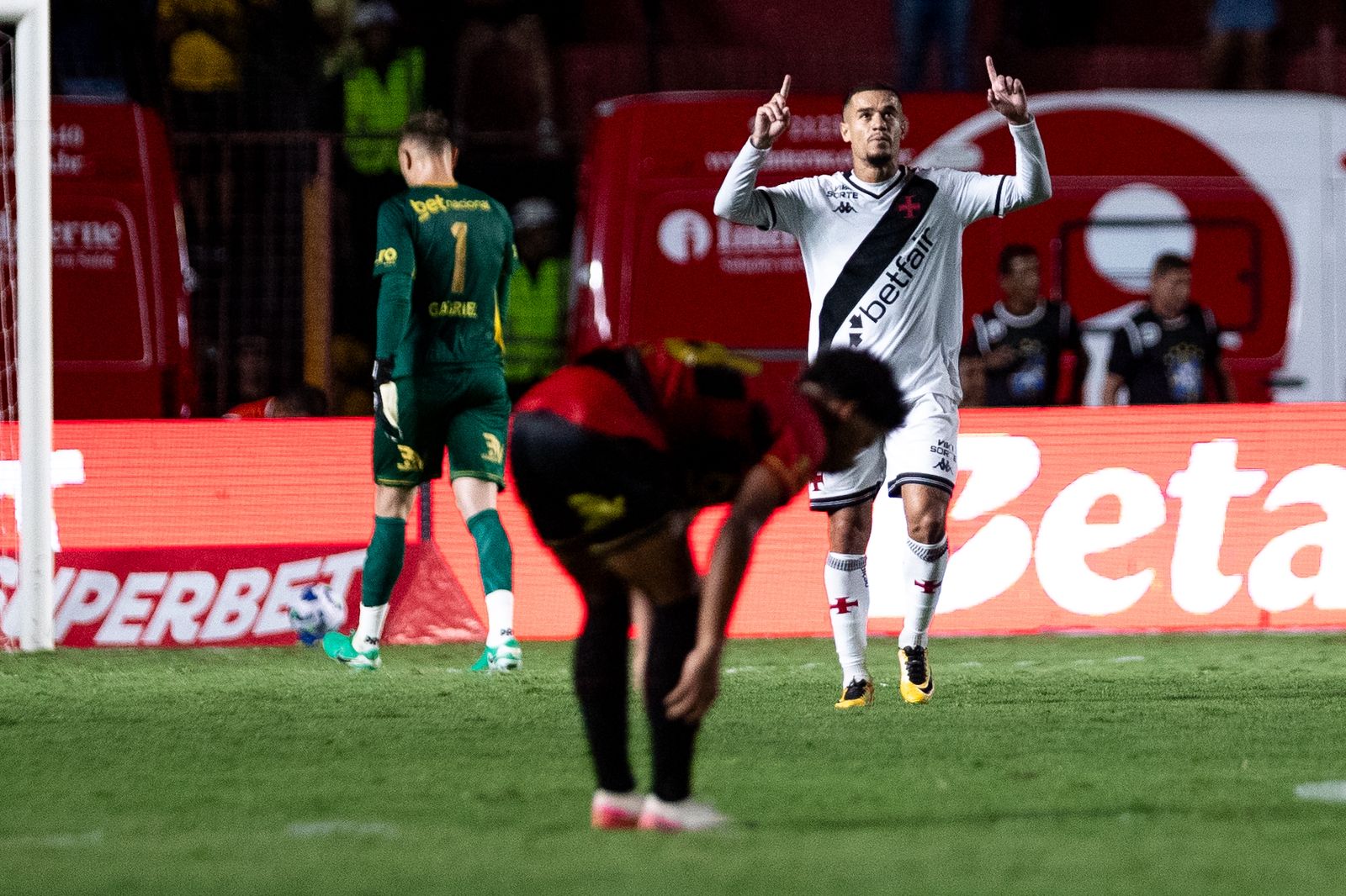 Vasco fez o segundo gol com Philippe Coutinho (Rafael Vieira/DP)