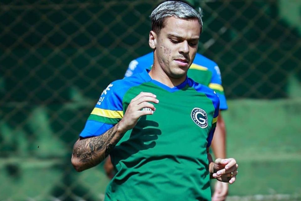 Meia Vitinho em treinamento pelo Goiás (Divulgação / Goiás ) Meia Vitinho em treinamento pelo Goiás/Divulgação / Goiás