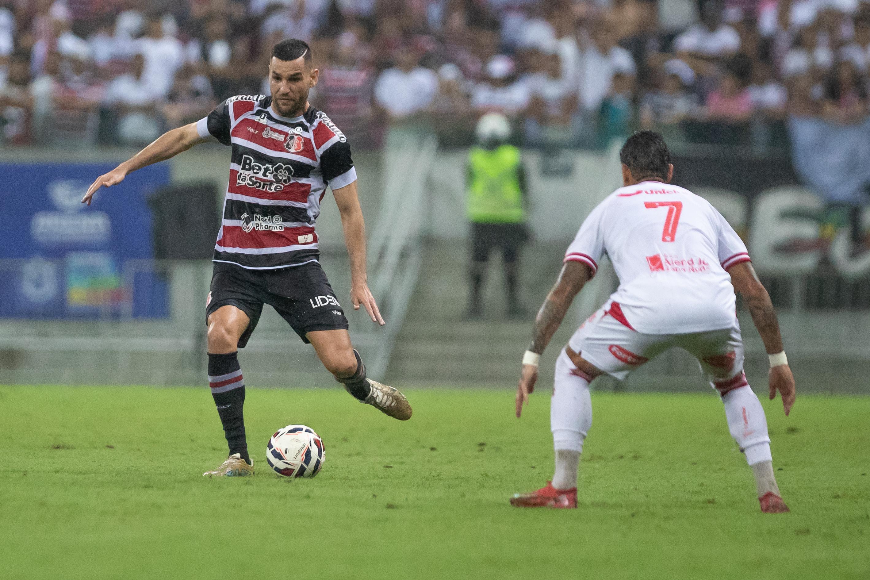 William Alves, zagueiro do Santa Cruz (Rafael Vieira)