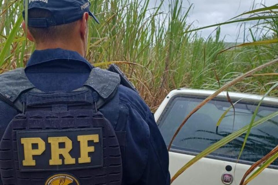 Polícia recupera veículo e prende suspeito após sequestro de empresário na Zona da Mata Sul
(Ascom/PRF) Polícia recupera veículo e prende suspeito após sequestro de empresário na Zona da Mata Sul
/Ascom/PRF