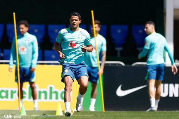 Douglas Santos, lateral-esquerdo da Seleção Brasileira