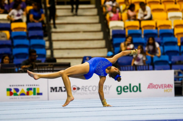 Ginasta da categoria infantil no Campeonato Brasileiro de Ginástica, no Recife (Crysli Viana/DP Foto)