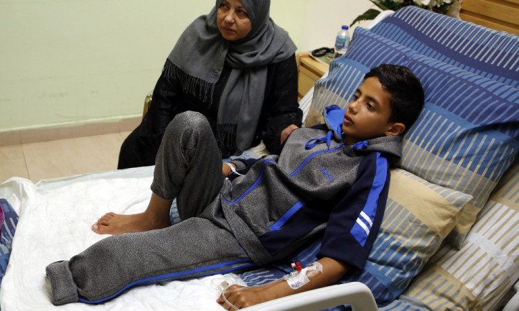 Menino palestino após ter sua perna amputada devido a bombardeamentos israelenses (ABBAS MOMANI / AFP) Menino palestino após ter sua perna amputada devido a bombardeamentos israelenses/ABBAS MOMANI / AFP