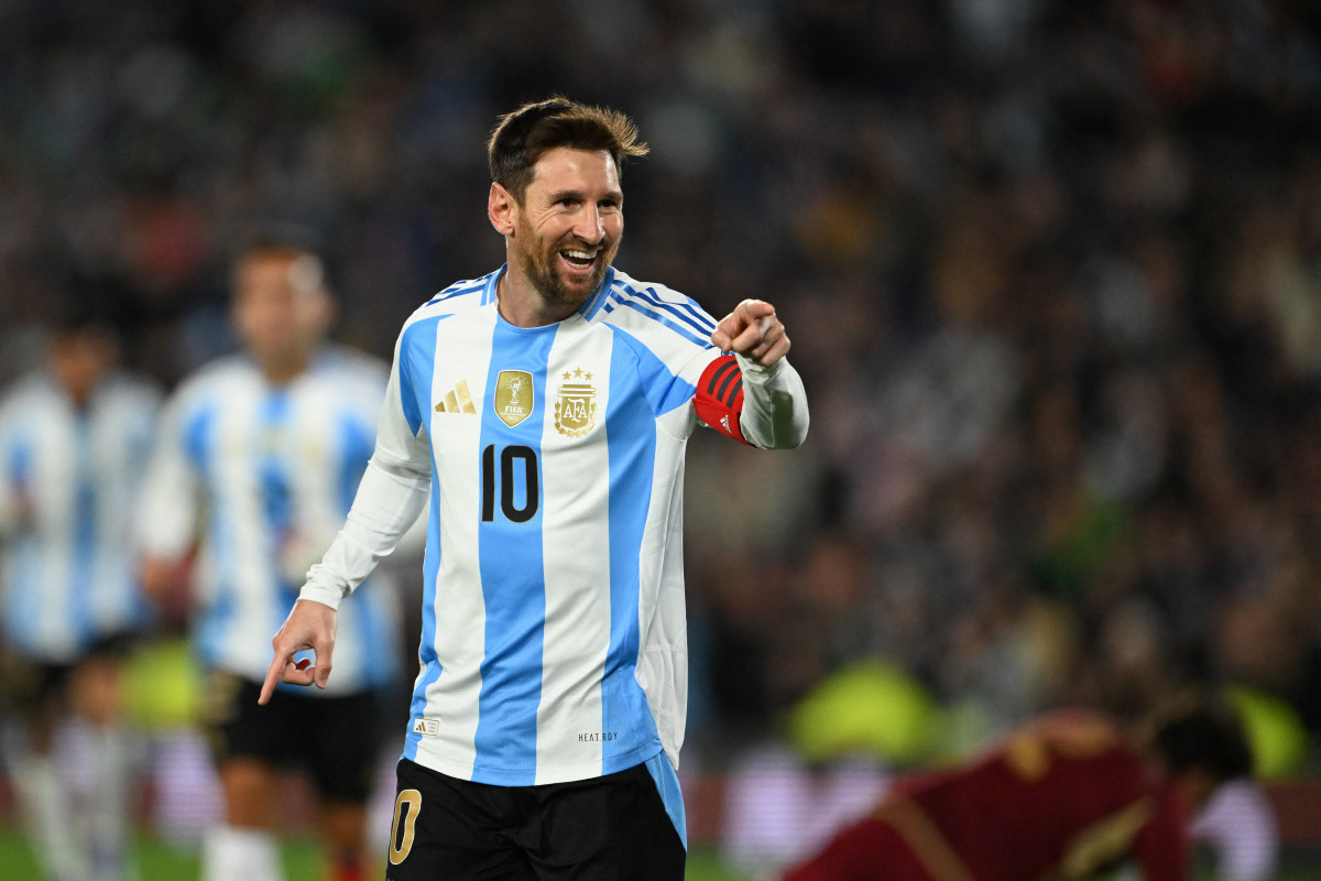 Messi fez dois gols contra a Venezuela (LUIS ROBAYO / AFP) Messi fez dois gols contra a Venezuela/LUIS ROBAYO / AFP
