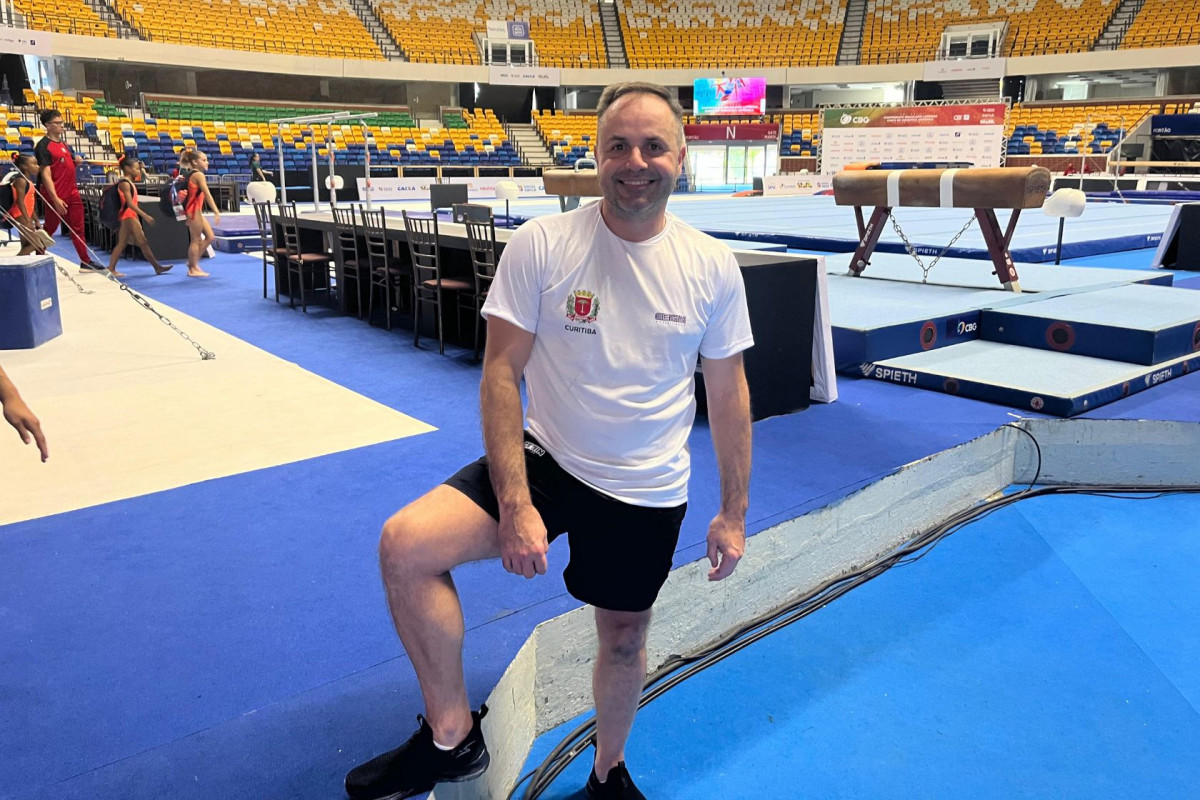 Roger Medina, técnico do Cegin, academia de ginástica do Paraná, durante o Campeonato Brasileiro no Recife (Gabriel Farias/DP) Roger Medina, técnico do Cegin, academia de ginástica do Paraná, durante o Campeonato Brasileiro no Recife/Gabriel Farias/DP