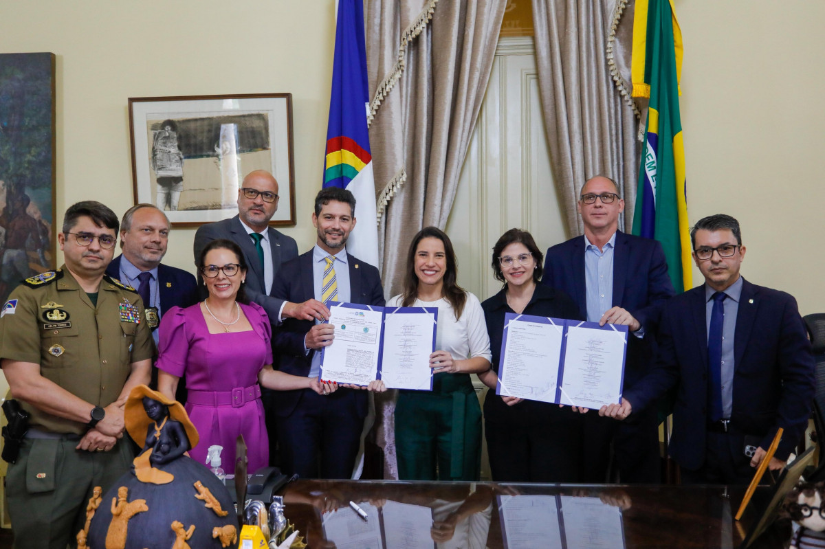 Governo de Pernambuco e Polícia Federal instalam Força Integrada de Combate ao Crime Organizado em Petrolina (Miva Filho/Secom) Governo de Pernambuco e Polícia Federal instalam Força Integrada de Combate ao Crime Organizado em Petrolina/Miva Filho/Secom