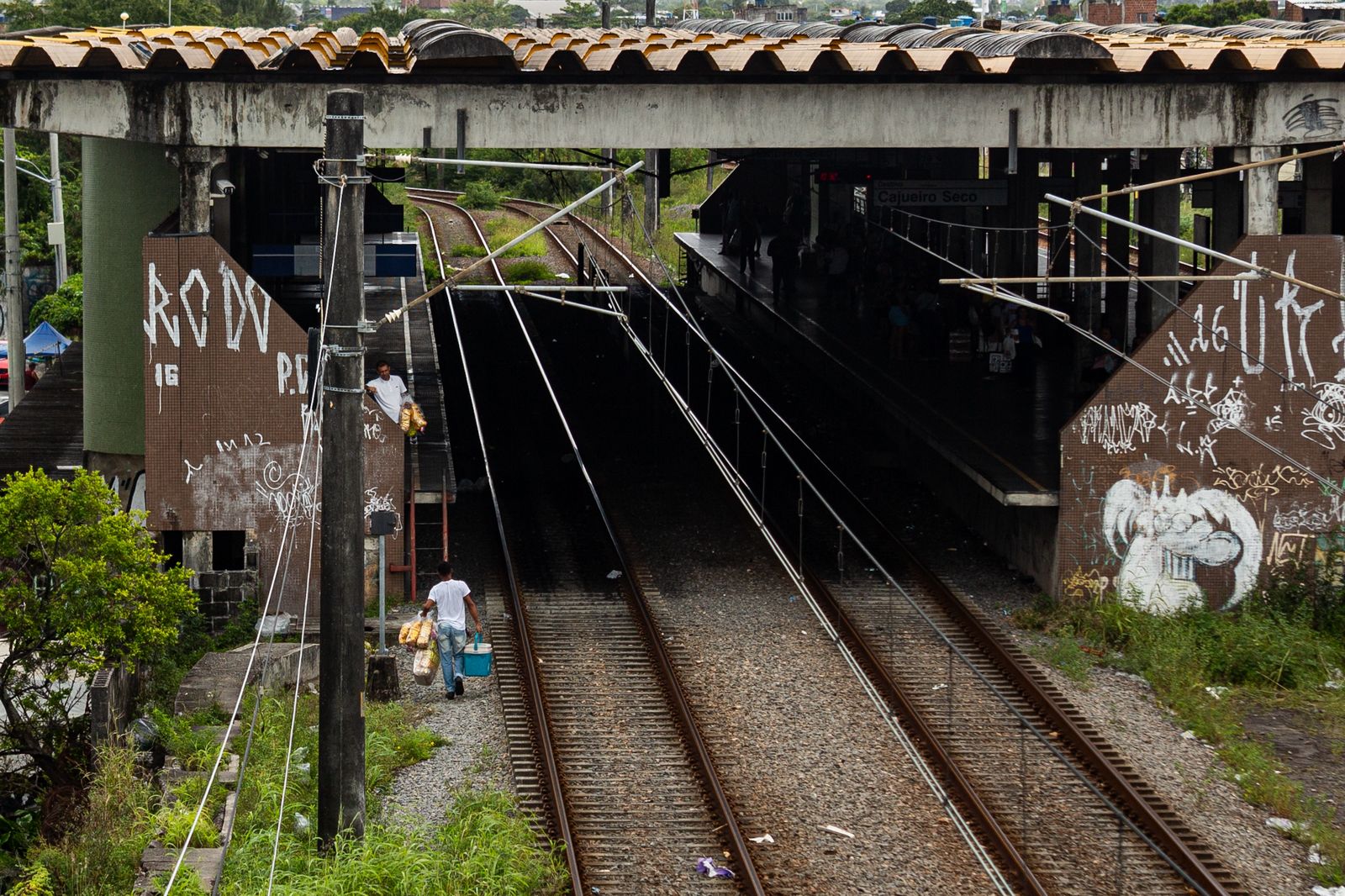 Na semana passada, integrantes da equipe do Diario foram ao metrô, andaram de trem e entrevistaram pessoas para saber quais são os principais problemas enfrentados (Foto: Rafael Vieira/DP)