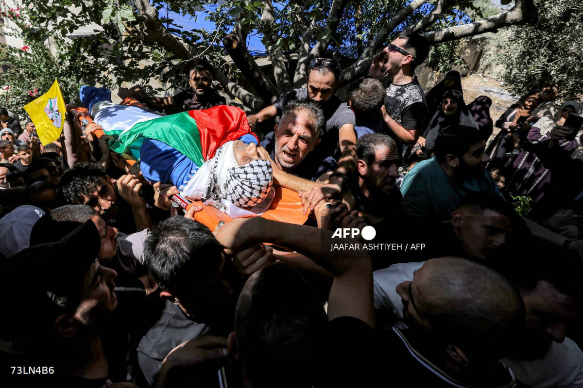 Fattah Shahada, um palestino de 57 anos, foi morto no dia anterior pelas forças israelenses perto do posto de controle de Murabbaa, de acordo com o Ministério da Saúde palestino, durante o funeral na vila de Urif, ao sul de Nablus, na Cisjordânia ocupada, em 6 de setembro de 2025 (JAAFAR ASHTIYEH / AFP) Fattah Shahada, um palestino de 57 anos, foi morto no dia anterior pelas forças israelenses perto do posto de controle de Murabbaa, de acordo com o Ministério da Saúde palestino, durante o funeral na vila de Urif, ao sul de Nablus, na Cisjordânia ocupada, em 6 de setembro de 2025/JAAFAR ASHTIYEH / AFP