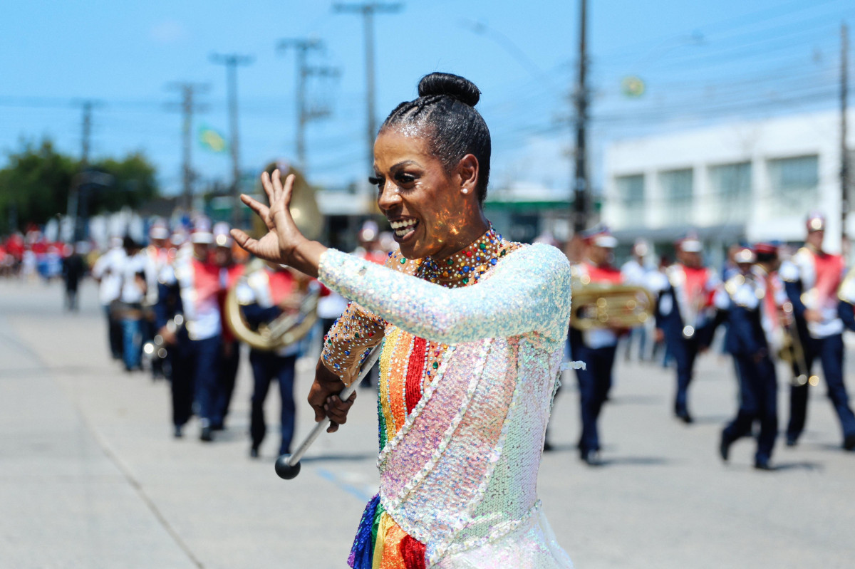 Pessoas LGBTs brilham em desfile cívico, no Recife (Melissa Fernandes/DP Foto)