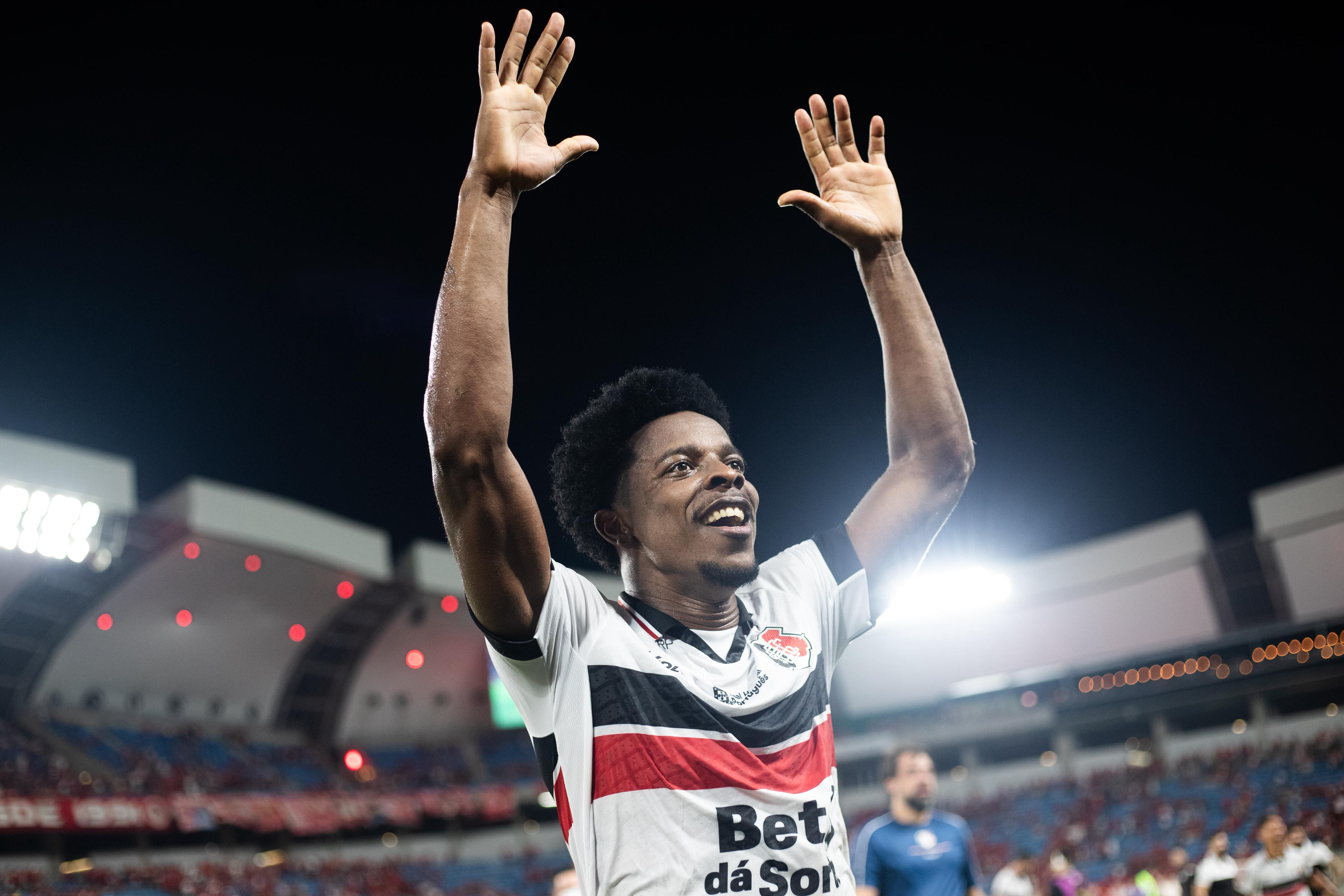 Balotelli, volante do Santa Cruz (Caio Falcão/Esp DP)