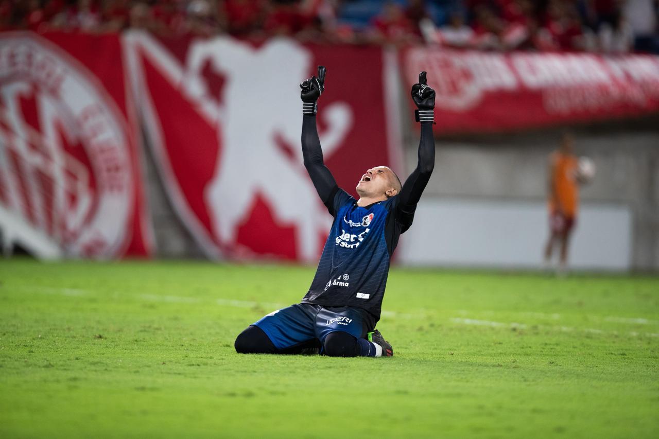 Goleiro Rokenedy brilhou na reta final da Série D (Caio Falcão/DP)