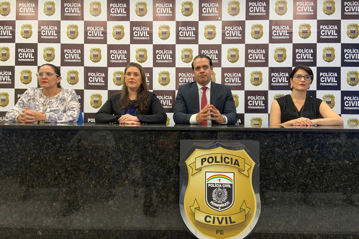 Delegada Érica Bezerra,  Adjunta da Delegacia de Polícia de Repressão ao Estelionato;
Delegado Paulo Berenguer, Gestor DEPATRI;
Delegada Viviane Santa Cruz, Títular da Delegacia de Polícia de Repressão ao Estelionato;
Delegada Lígia Cardoso, Adjunta da Delegacia de Polícia de Repressão ao Estelionato./Divulgação/PCPE