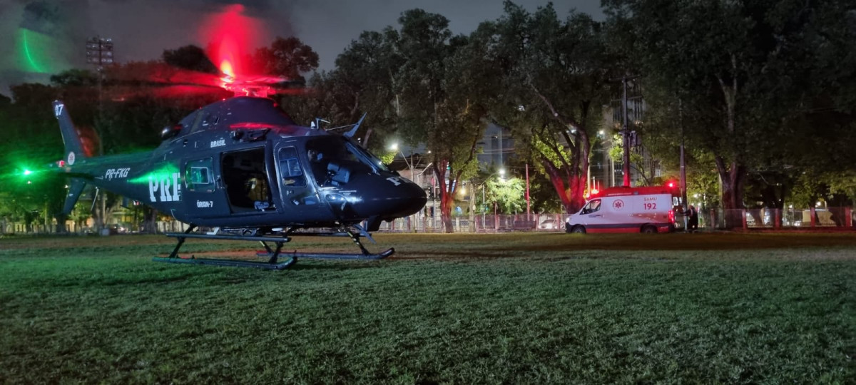 O idoso ficou ferido e foi estabilizado pelos profissionais de saúde, que o embarcaram na aeronave e seguiram em direção a Recife, onde ele foi encaminhado para o Hospital da Restauração/Foto: PRF