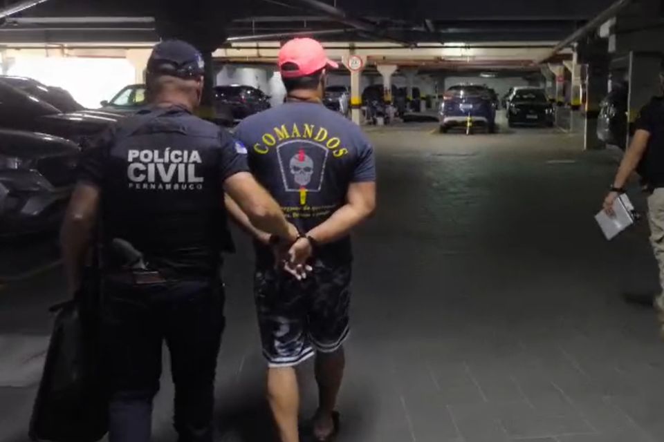 Falso major da PM é preso em mansão por liderar quadrilha de extorsão e agiotagem (Polícia Civil/Divulgação ) Falso major da PM é preso em mansão por liderar quadrilha de extorsão e agiotagem /Polícia Civil/Divulgação