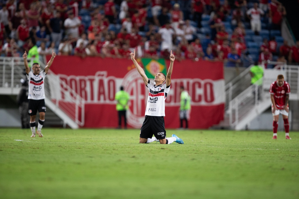 Thiago Galhardo, atacante do Santa Cruz (Caio Falcão/Esp DP)