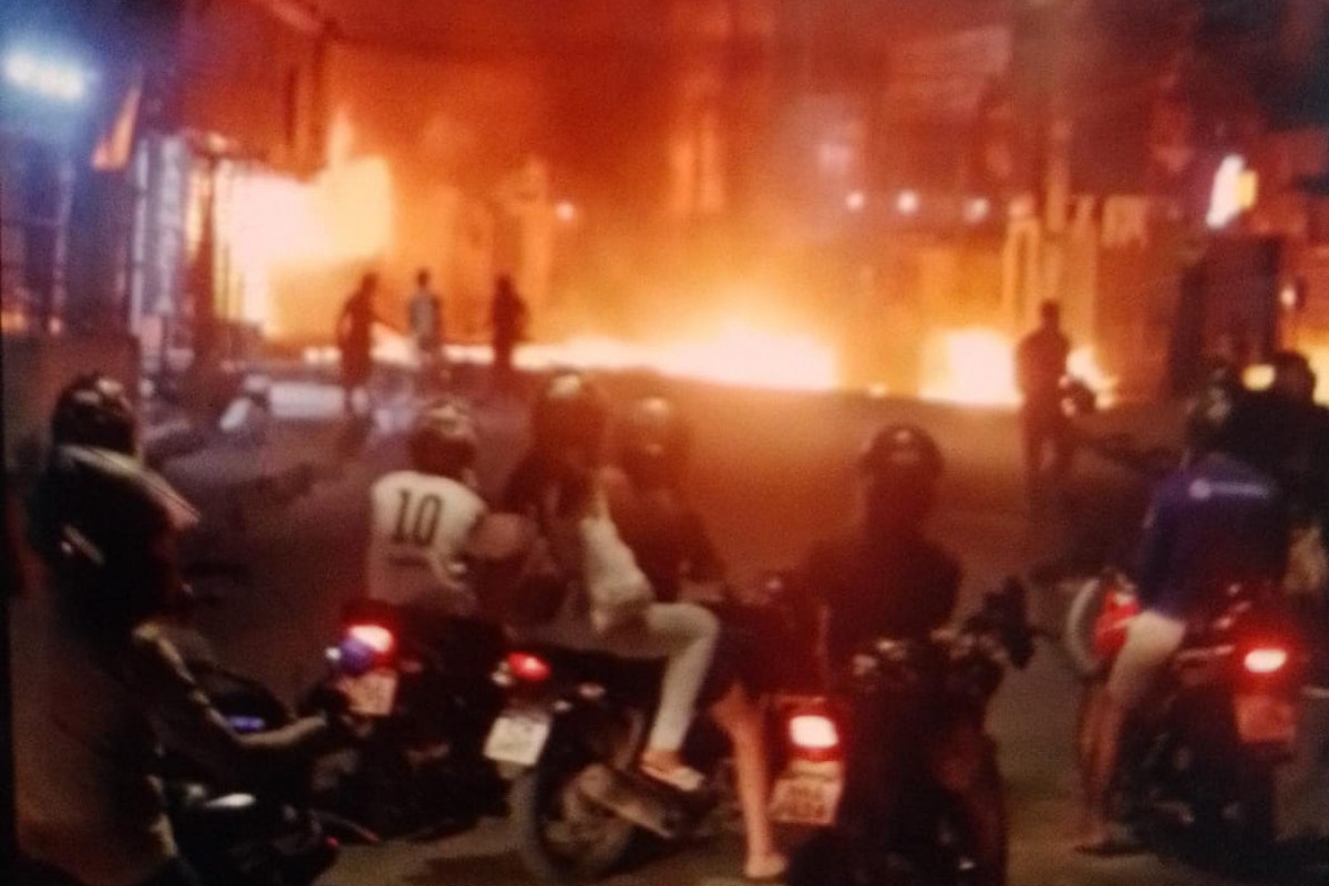 Criminosos ateiam fogo em Nova Descoberta (Foto: Reprodução/Telegram)