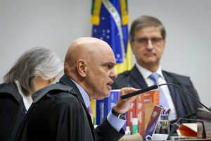 Relator do caso, ministro Alexandre de Moraes é o primeiro a votar no julgamento do núcleo 1 da trama golpista no STF