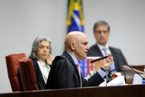 Relator do caso, ministro Alexandre de Moraes é o primeiro a votar no julgamento do núcleo 1 da trama golpista no STF