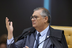 Ministro Flávio Dino em sessão plenária do STF.    