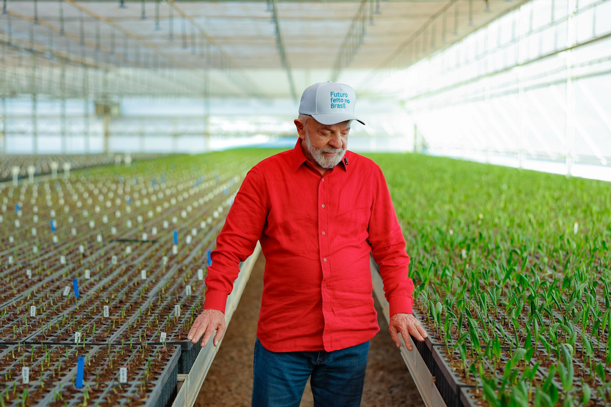 Presidente da República, Luiz Inácio Lula da Silva, durante visita às instalações e cerimônia de inauguração do Centro de Tecnologia e Inovação Agroindustrial e de lançamento do programa Valoriza – Acelen Renováveis. Fazenda Boqueirão, BR-135, km 334, Zona Rural, Montes Claros – MG
Fotos: Ricardo Stuckert / PR/Ricardo Stuckert / PR