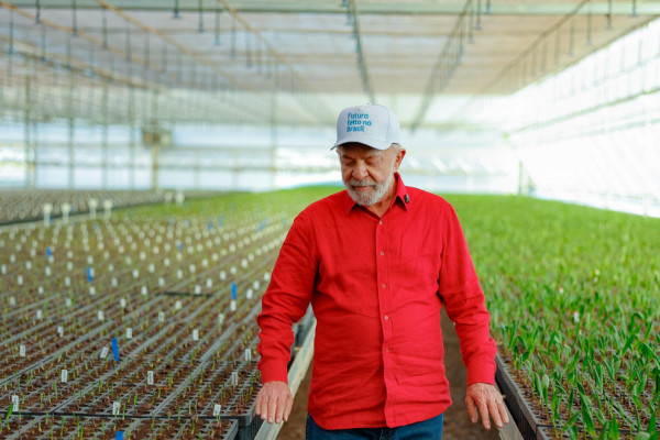 Presidente da República, Luiz Inácio Lula da Silva, durante visita às instalações e cerimônia de inauguração do Centro de Tecnologia e Inovação Agroindustrial e de lançamento do programa Valoriza – Acelen Renováveis. Fazenda Boqueirão, BR-135, km 334, Zona Rural, Montes Claros – MG
Fotos: Ricardo Stuckert / PR (Ricardo Stuckert / PR)
