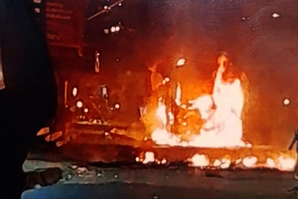 Criminosos ateiam fogo em Nova Descoberta (Foto: Reprodução/Telegram)
