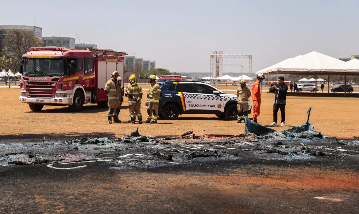 Incêndio em banheiro químico na Esplanada/Joédson Alves/Agência Brasil