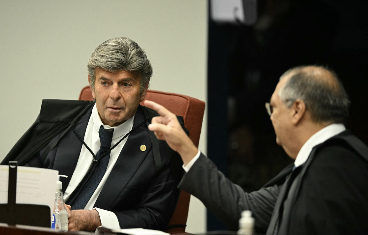 Durante julgamento da trama golpista, Fux reclama de intervenção de Dino e interrompe voto de Moraes, expondo tensão no STF. (Evaristo Sá/AFP) Durante julgamento da trama golpista, Fux reclama de intervenção de Dino e interrompe voto de Moraes, expondo tensão no STF./Evaristo Sá/AFP
