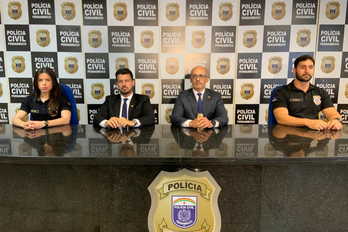 Crime por herança: mulher é presa por planejar morte do pai
(Divulgação/PCPE) Crime por herança: mulher é presa por planejar morte do pai
/Divulgação/PCPE