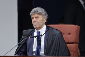 Ministro Luiz Fux é o terceiro voto no julgamento da trama golpista no STF