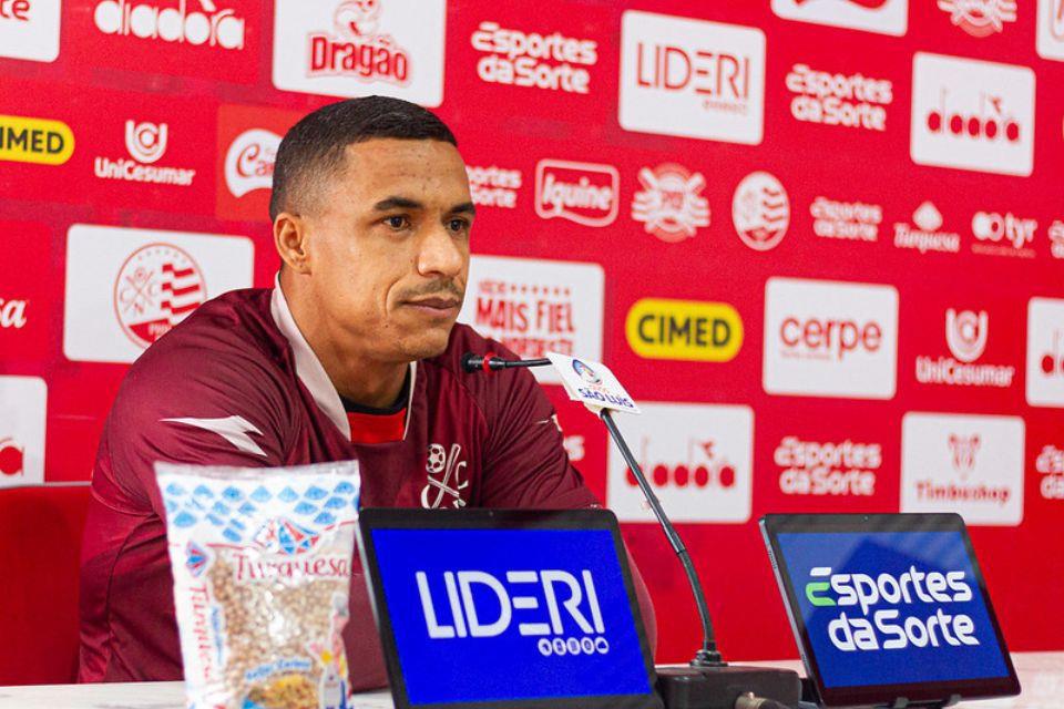 Arnaldo, lateral do Náutico/Gabriel França / CNC