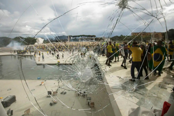 Bolsonaro e aliados deverão pagar R$ 30 milhões pela depredação no 8/1
/Foto: Joédson Alves/Agencia Brasil