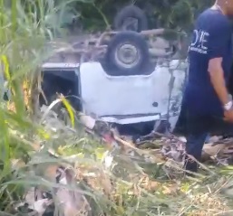 Kombi foi parar em ribanceira em em meio a um matagal (Redes Sociais ) Kombi foi parar em ribanceira em em meio a um matagal /Redes Sociais