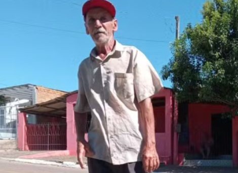 O corpo de Américo Sampaio foi enterrado na manhã desta sexta-feira (12) (Reprodução)