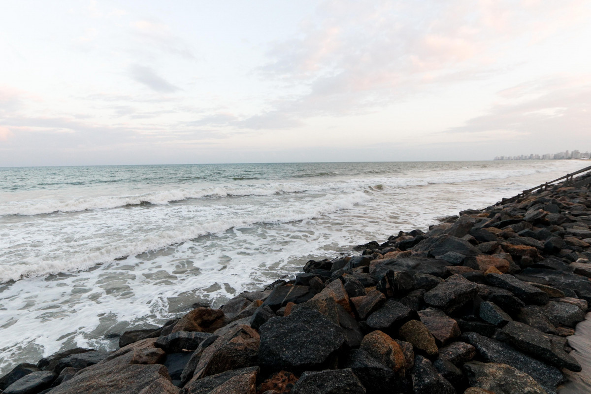 Praia de Boa Viagem já sente os efeitos climáticos /Foto: Marina Torres/DP Foto