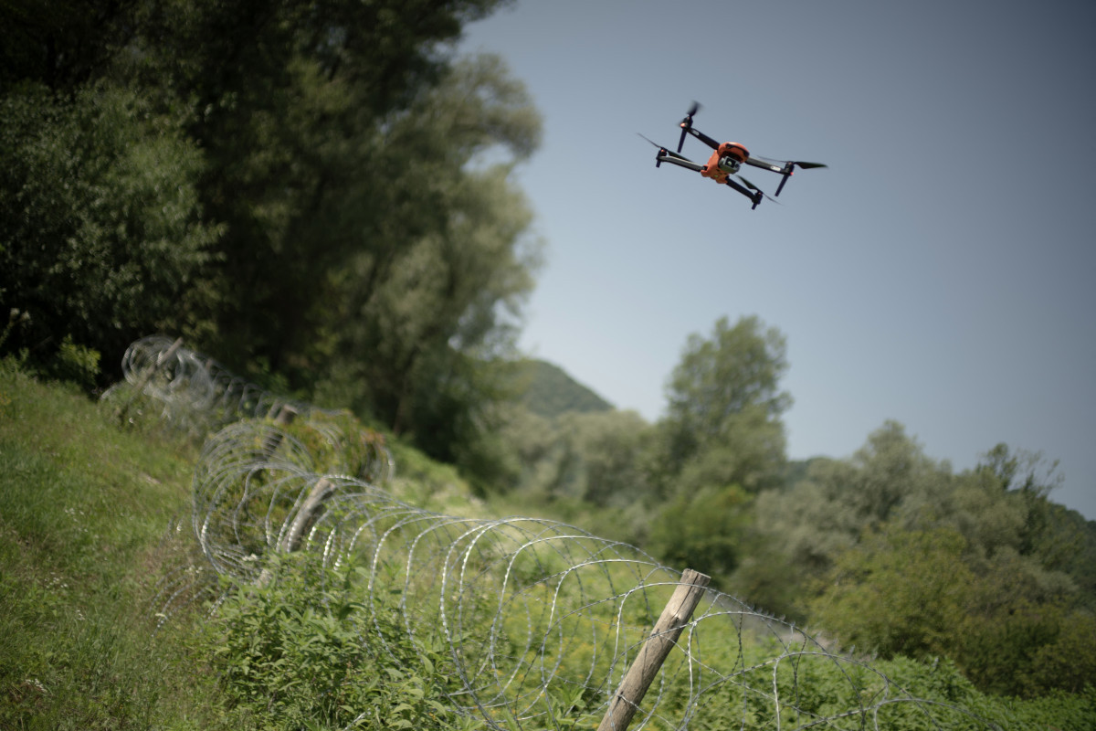 A intrusão do artefato ocorre após a Polônia denunciar na quarta-feira a entrada em seu espaço aéreo de 19 drones, que foram derrubados com a ajuda da Organização do Tratado do Atlântico Norte (Otan) (Foto: FLORENT VERGNES / AFP) A intrusão do artefato ocorre após a Polônia denunciar na quarta-feira a entrada em seu espaço aéreo de 19 drones, que foram derrubados com a ajuda da Organização do Tratado do Atlântico Norte (Otan)/Foto: FLORENT VERGNES / AFP