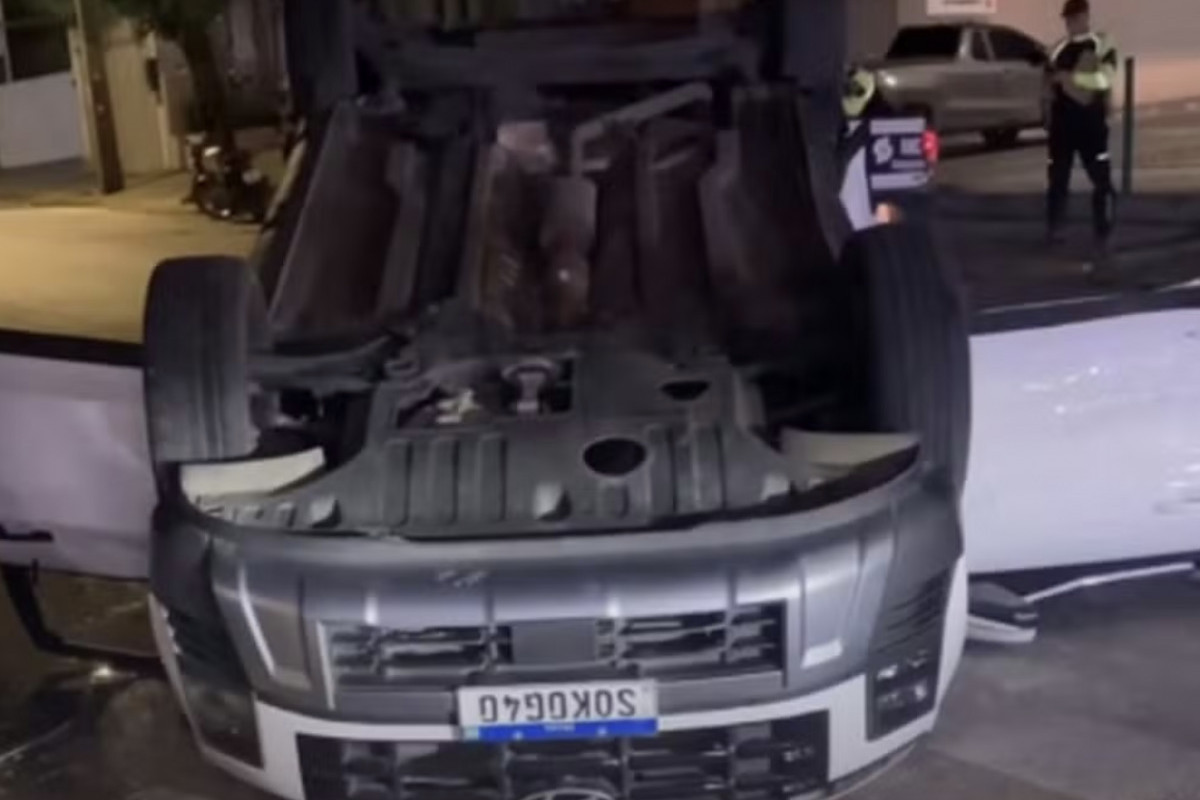 Carro em que o bispo Dom José Ruy e sua mãe estavam capotou, mas todos estão bem. (Reprodução)
