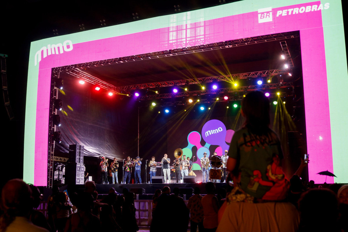 Orquestra Henrique Dias foi uma das atrações principais do Festival Mimo neste domingo (14) (Foto: Marina Torres/DP Foto) Orquestra Henrique Dias foi uma das atrações principais do Festival Mimo neste domingo (14)/Foto: Marina Torres/DP Foto