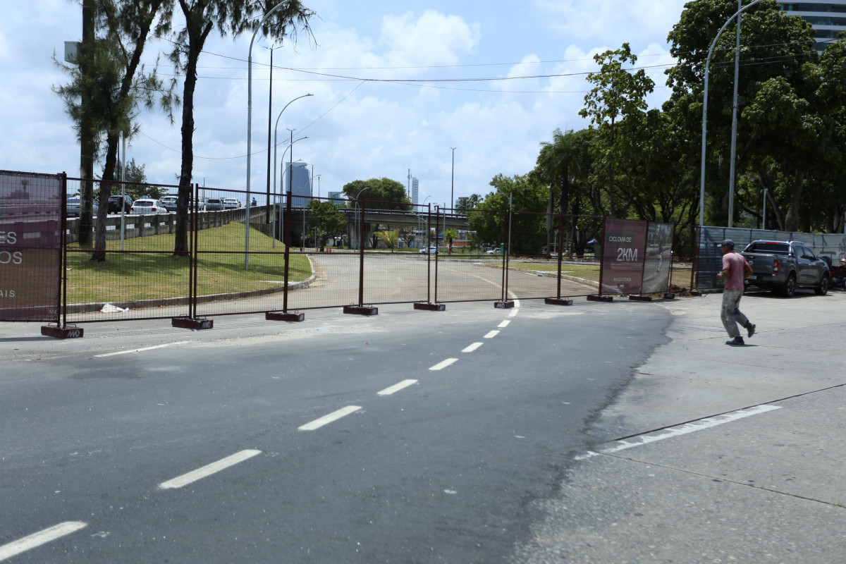 Nova alça da Cabanga está pronta, segundo Construtora, e espera finalização de serviços na área (Melissa Fernandes/DP) Nova alça da Cabanga está pronta, segundo Construtora, e espera finalização de serviços na área /Melissa Fernandes/DP