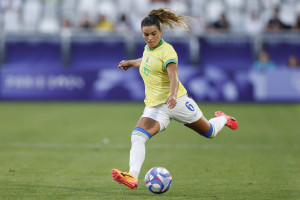 Lateral Tamires em ação pelo Brasil