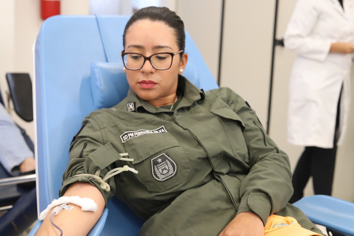 A soldada Fernanda Silva é uma das novas policiais militares que esteve presente na Fundação Hemope, nesta segunda (15)/Foto: SD PM JEFFERSON CANINDÉ