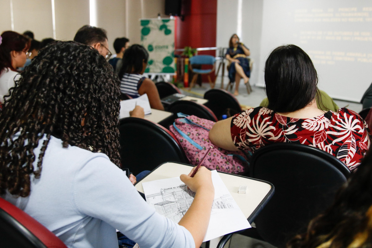 Evento sobre a pesquisa histórica e o bicentenário do Diario de Pernambuco (Foto: Marina Torres/DP)