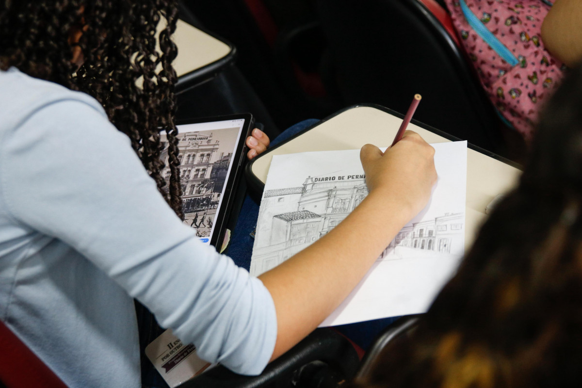Evento sobre a pesquisa histórica e o bicentenário do Diario de Pernambuco (Foto: Marina Torres/DP)
